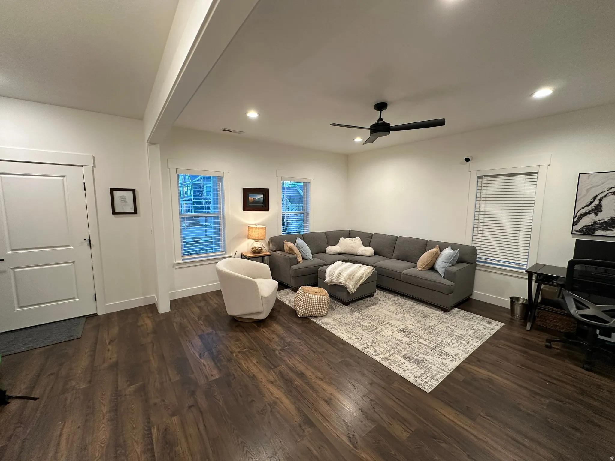 Living room featuring ceiling fan, dark wood-style floors, recessed lighting