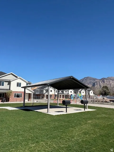 View of home's community