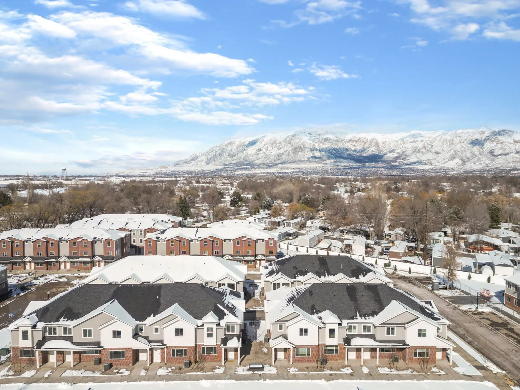 Snowy aerial view with a mountain view