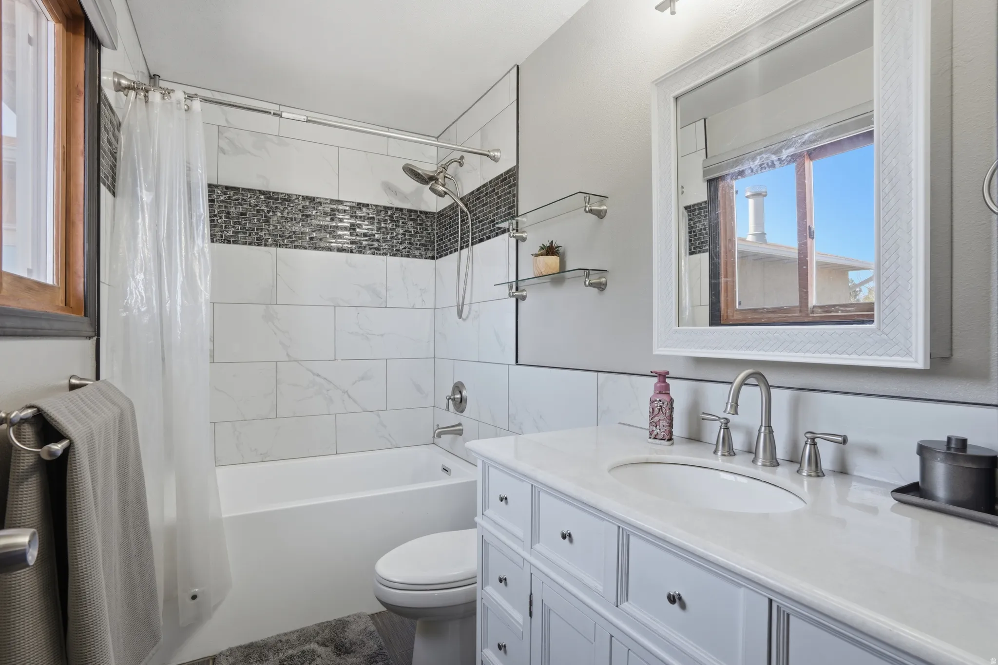 Primary Bedroom ensuite bathroom
