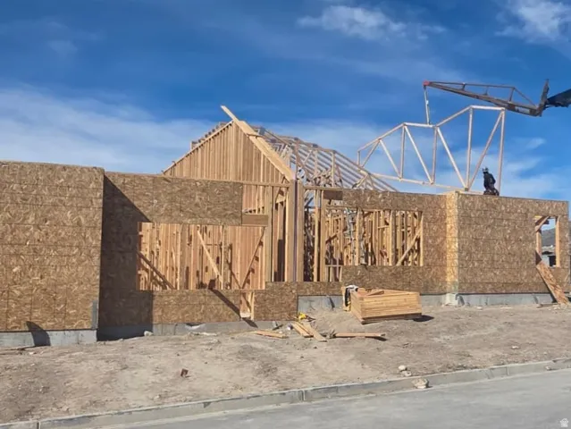 View of yard featuring a mountain view