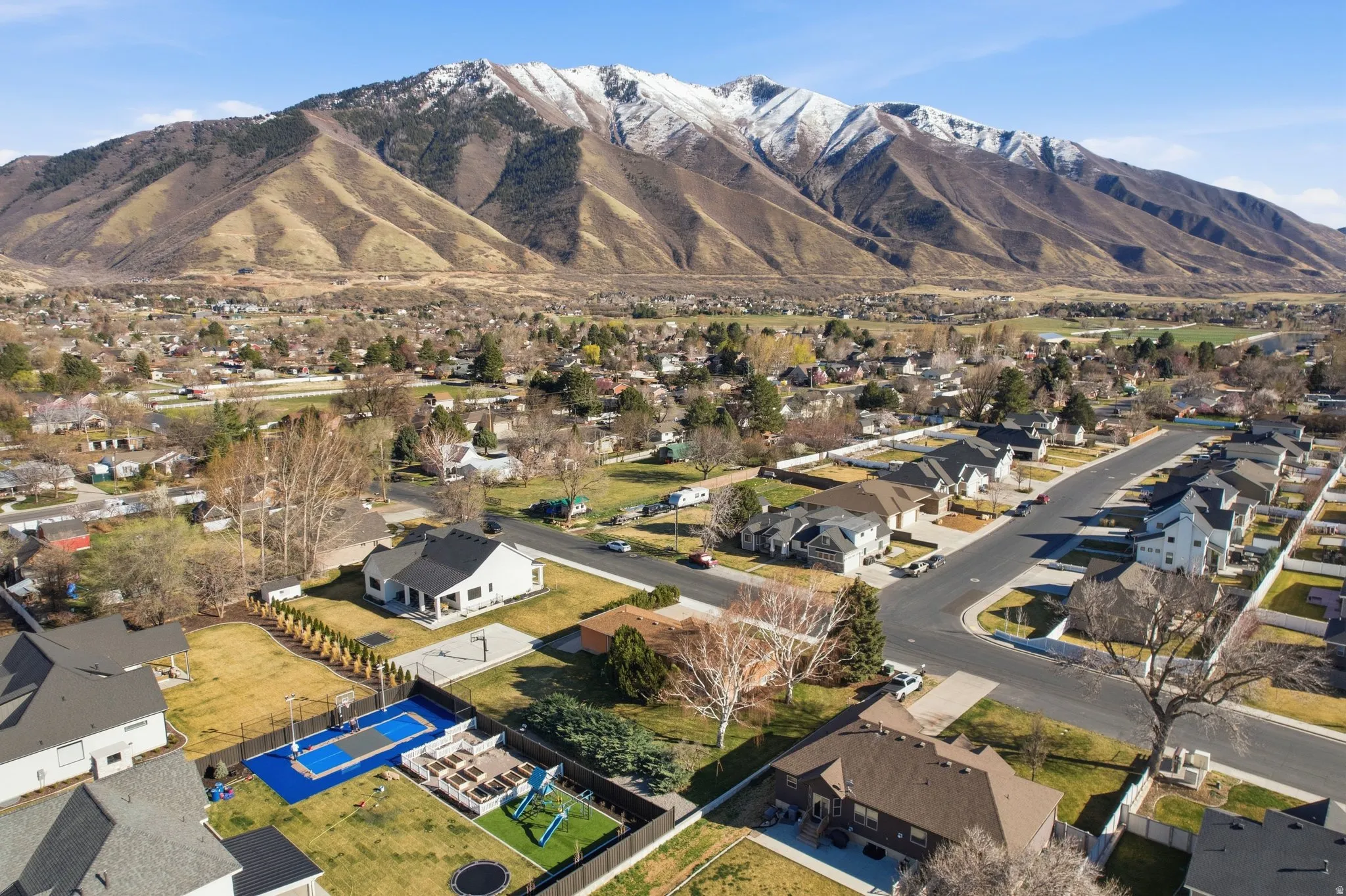 Aerial view of property's location with nearby suburban area and a mountain backdrop