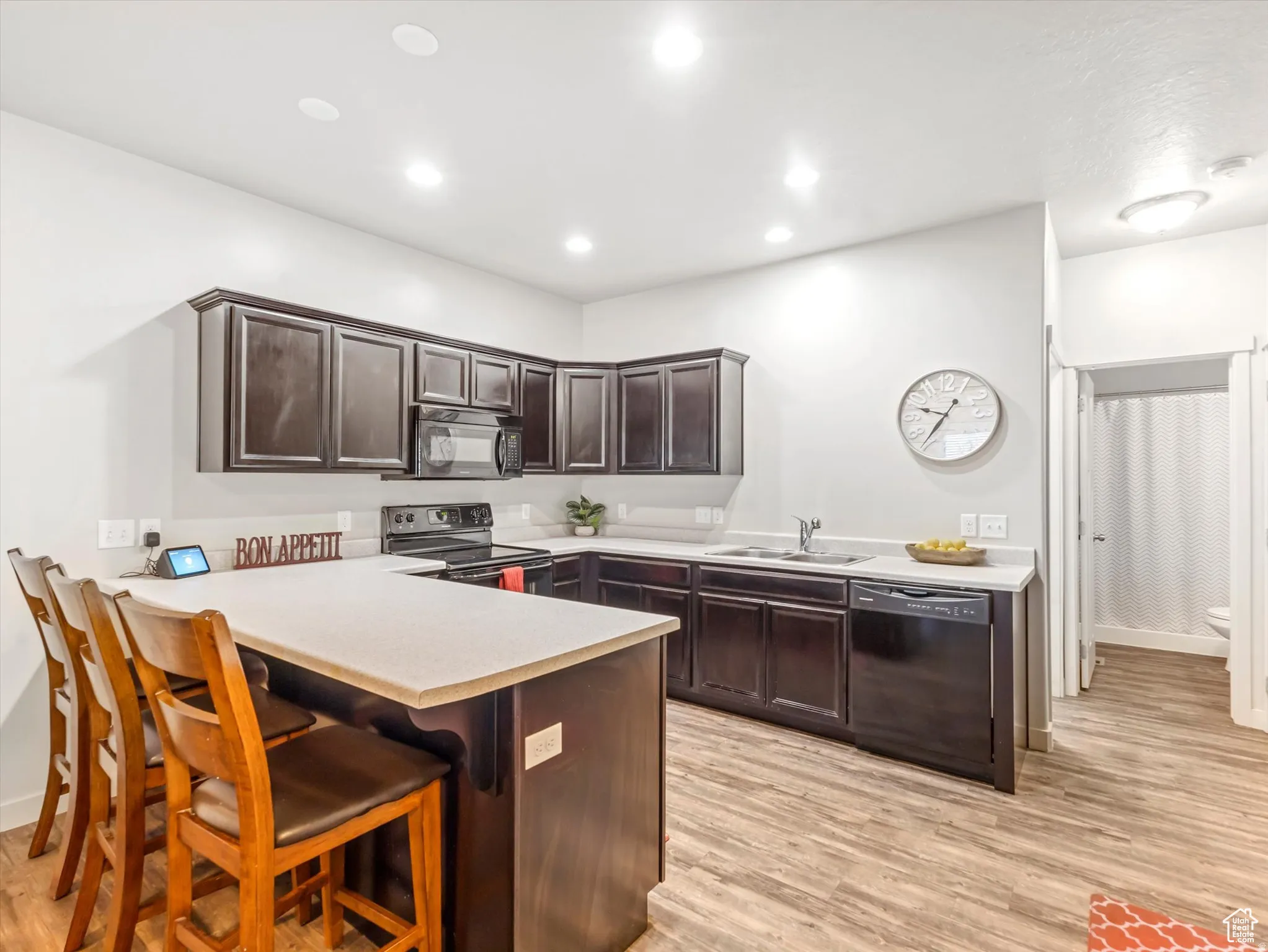 Kitchen with Breakfast Bar