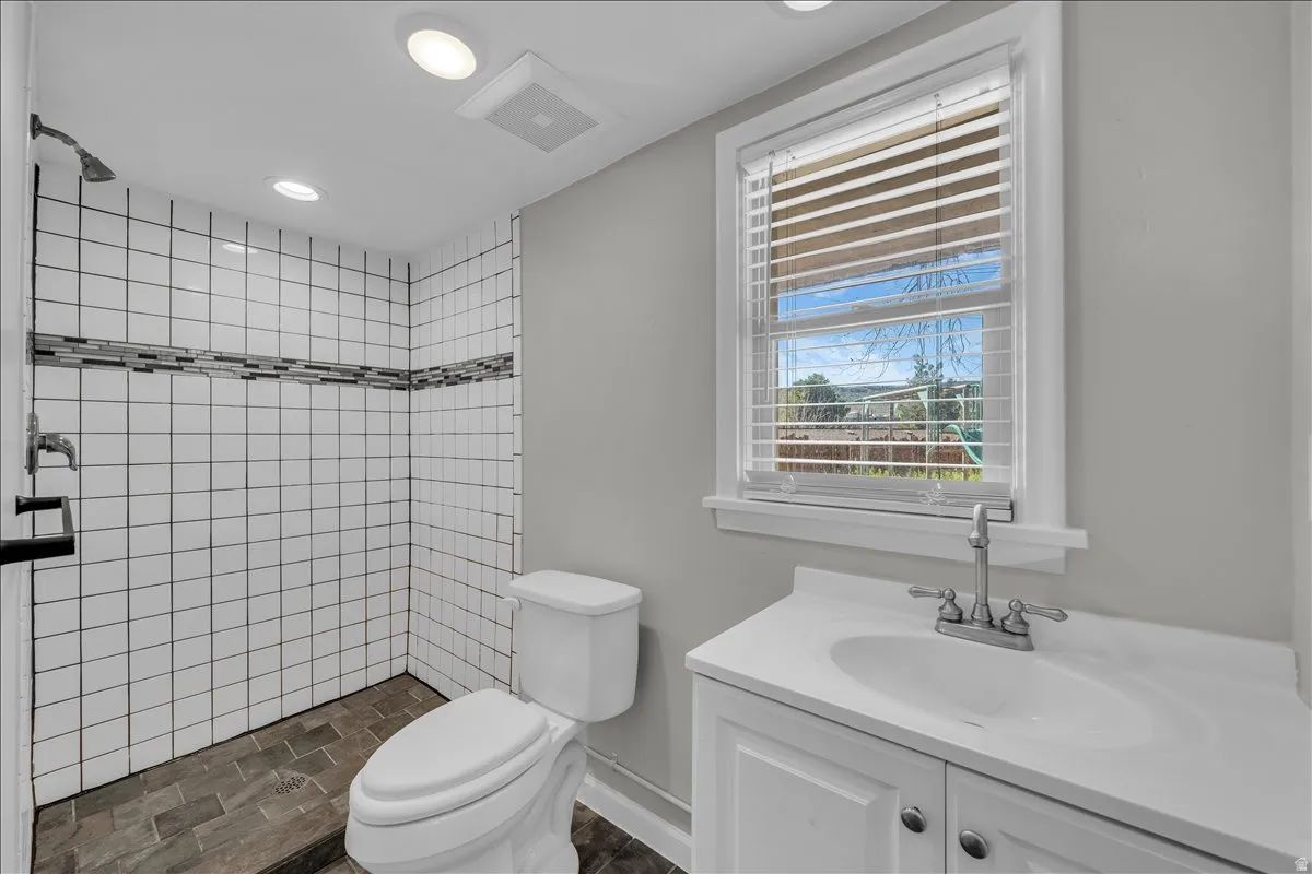 Basement unit 3/4 bathroom