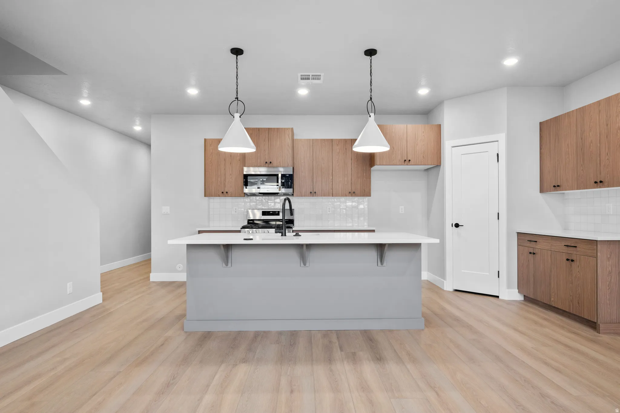 *Photo of similar unit