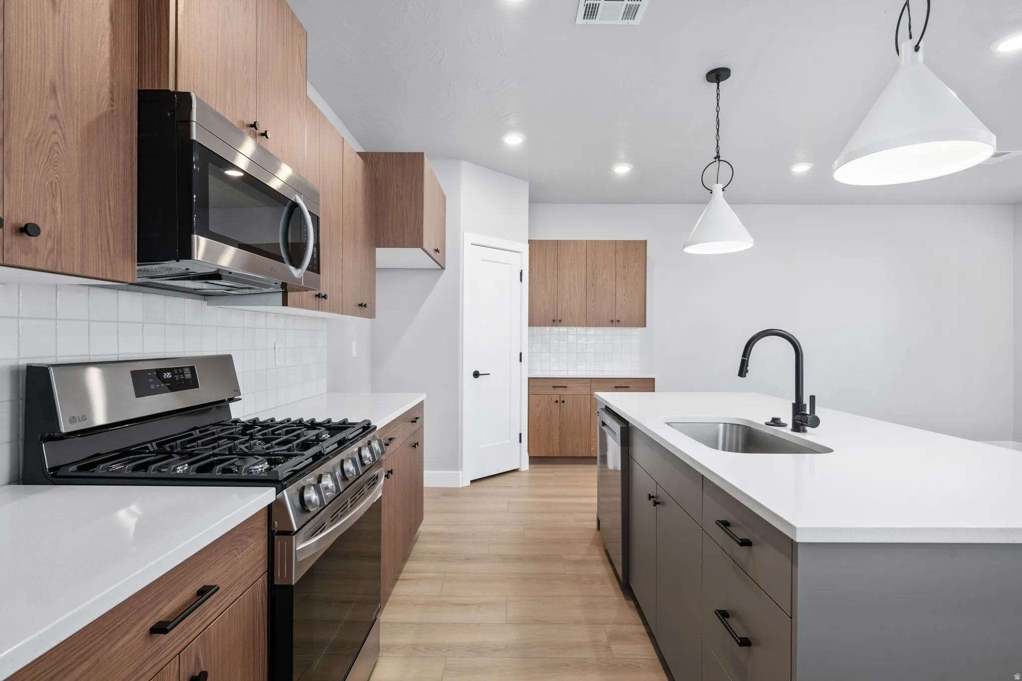 *Photo of similar unit