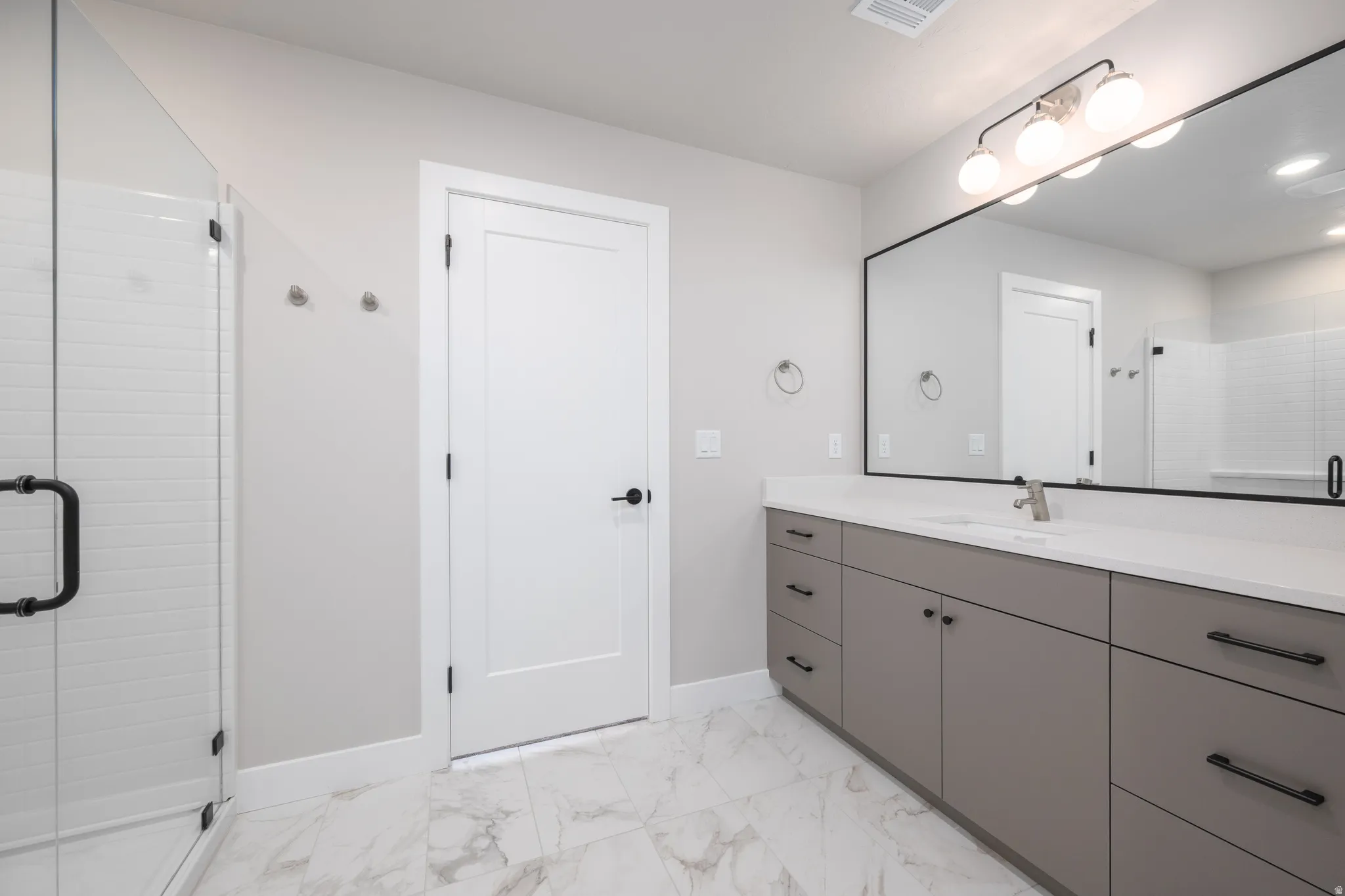 *Photo of similar unit
