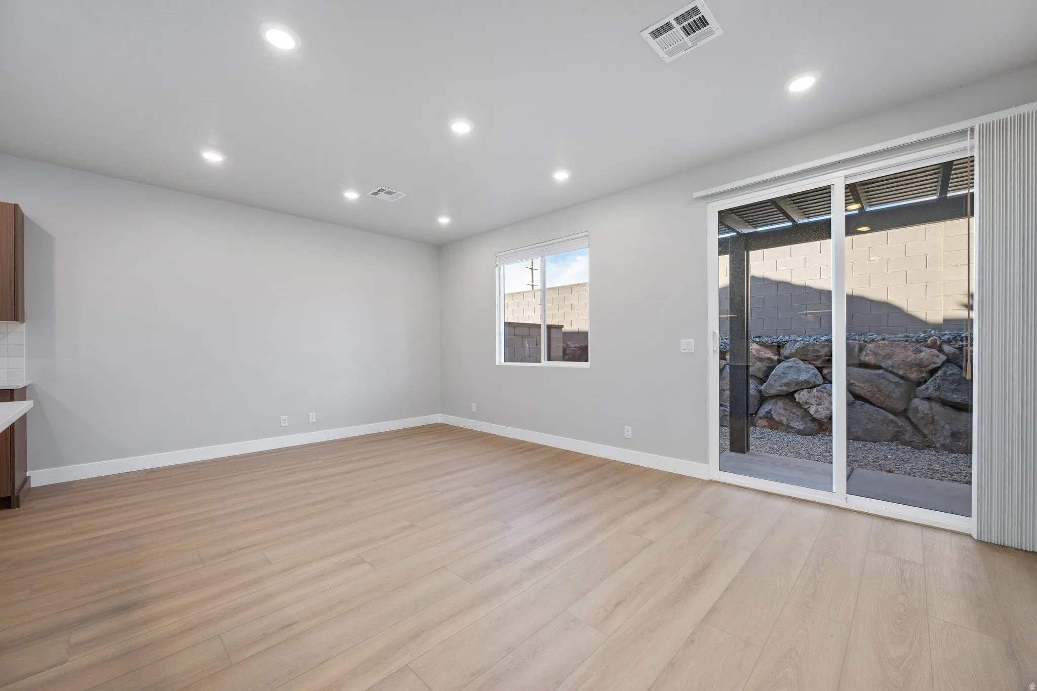 *Photo of similar unit