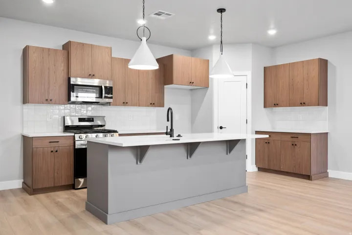 *Photo of similar unit