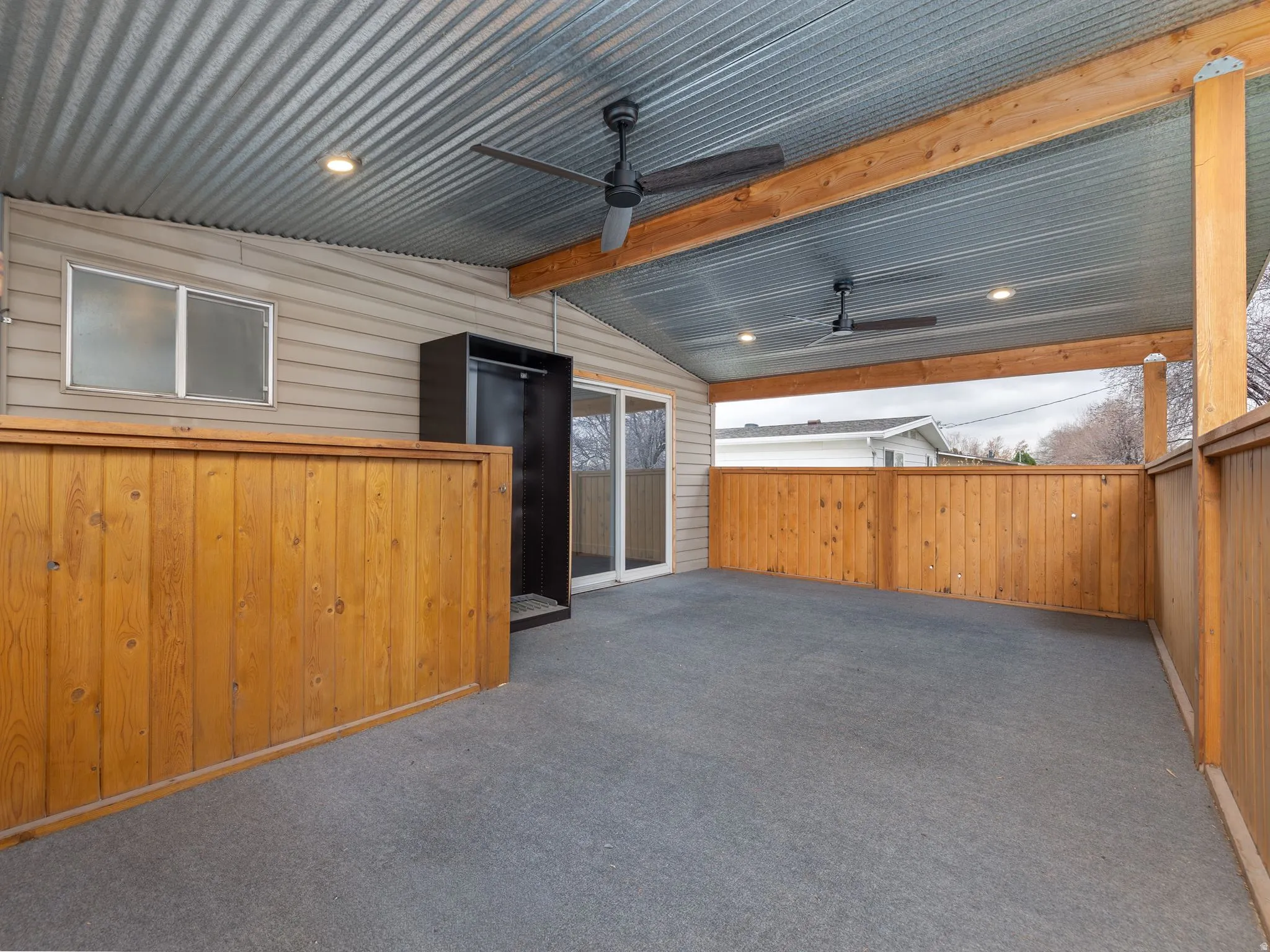 View of patio / terrace with ceiling fan