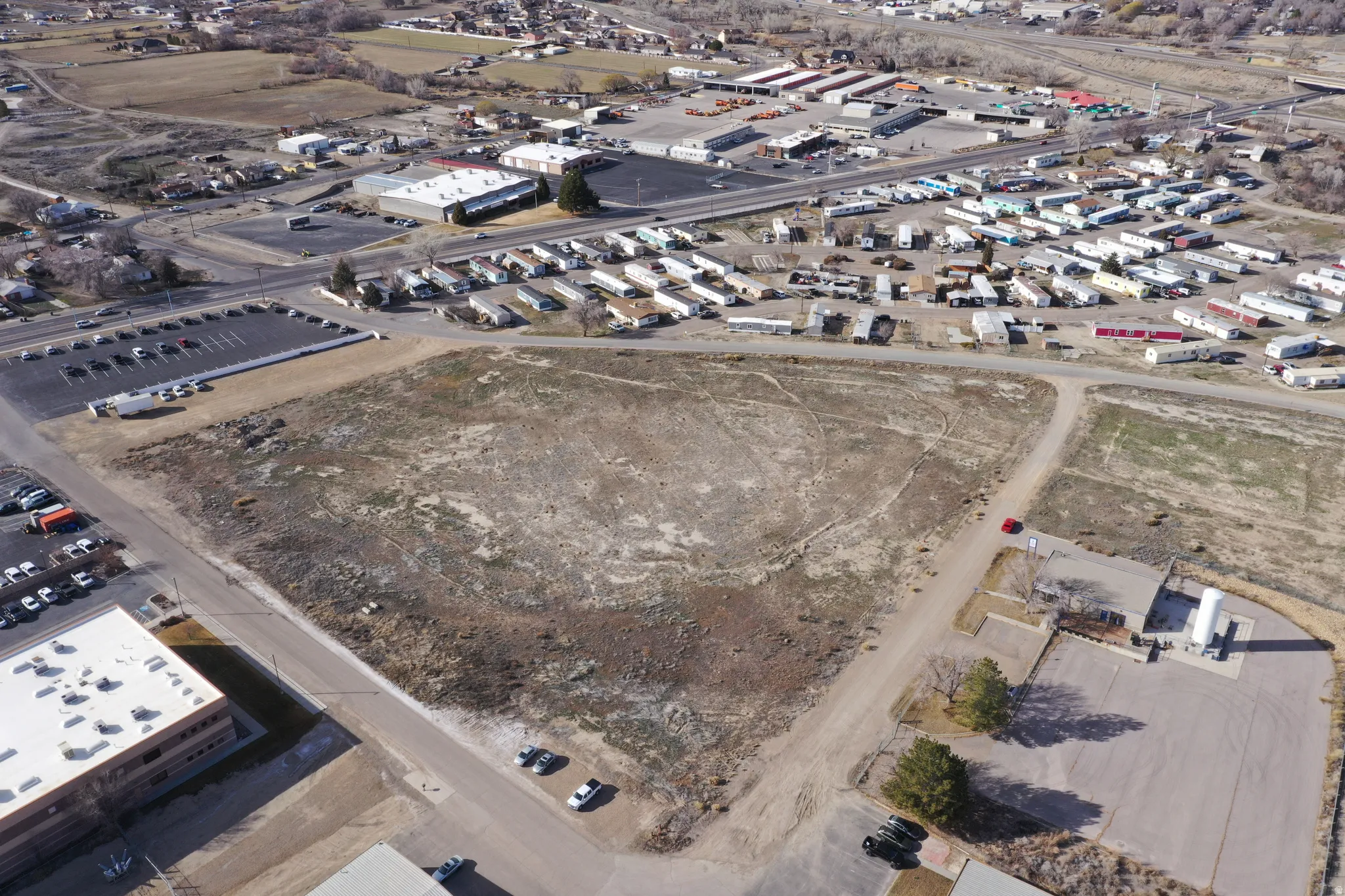 View of property location featuring an industrial area