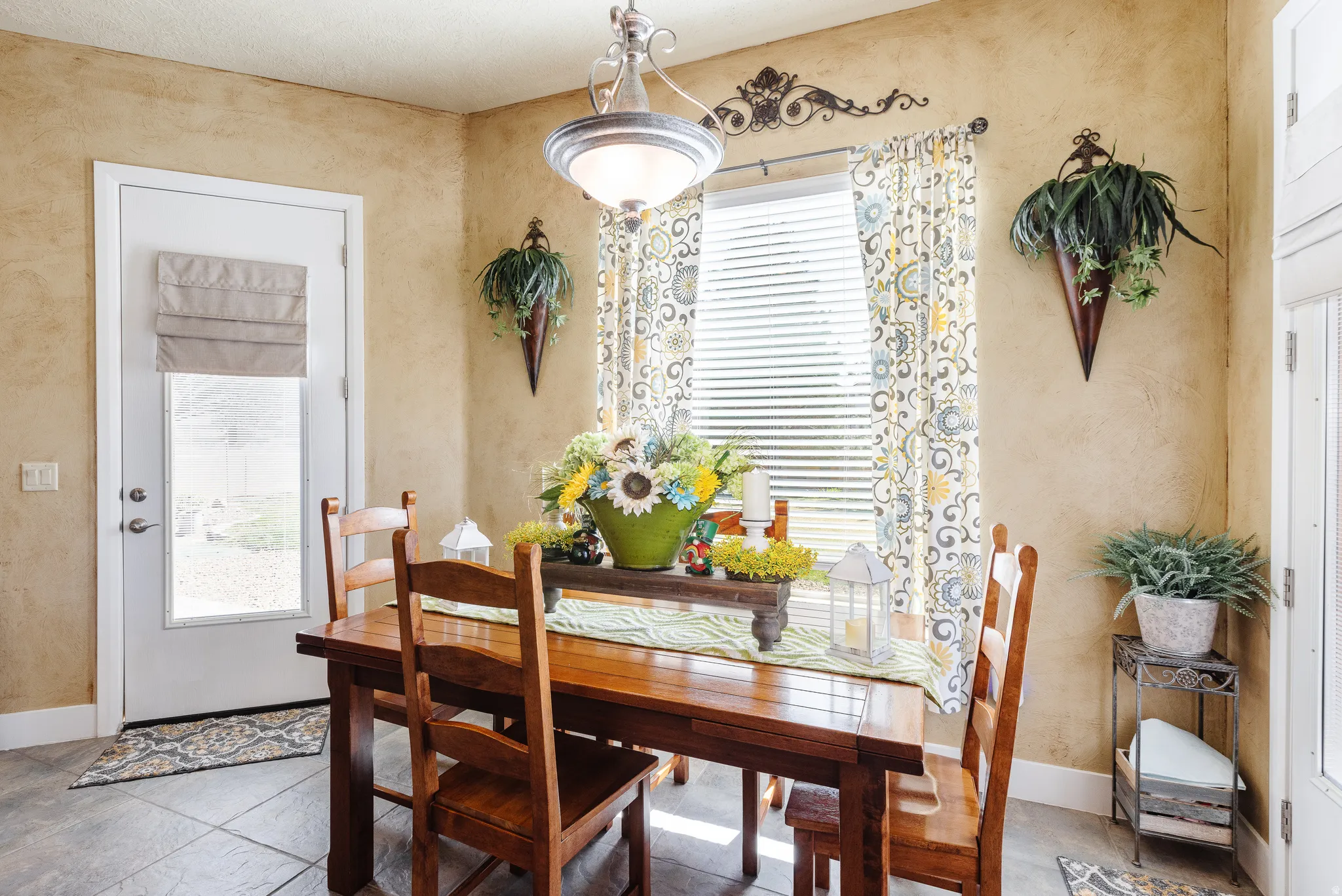 Dining space featuring baseboards