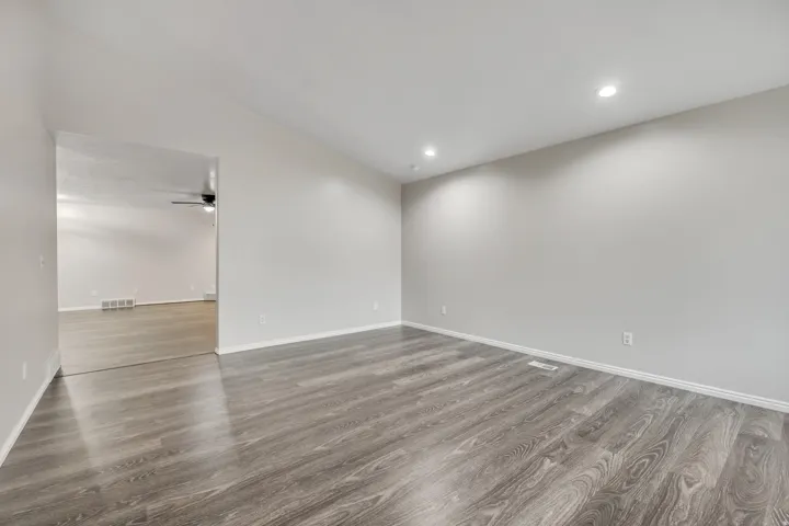 Unfurnished room with dark wood-style flooring, recessed lighting, and a ceiling fan