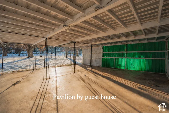 Miscellaneous room with concrete flooring