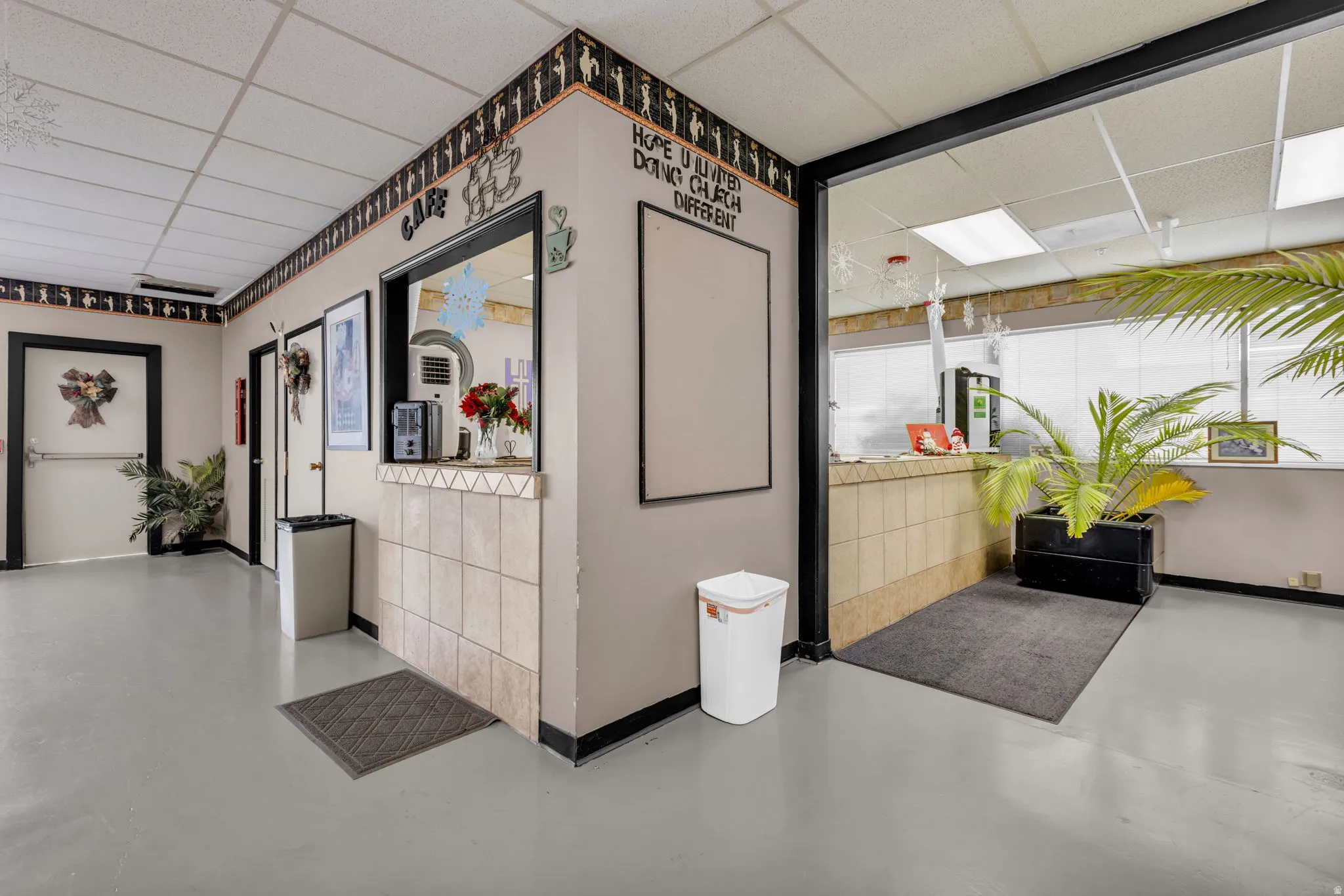 Building lobby with a drop ceiling