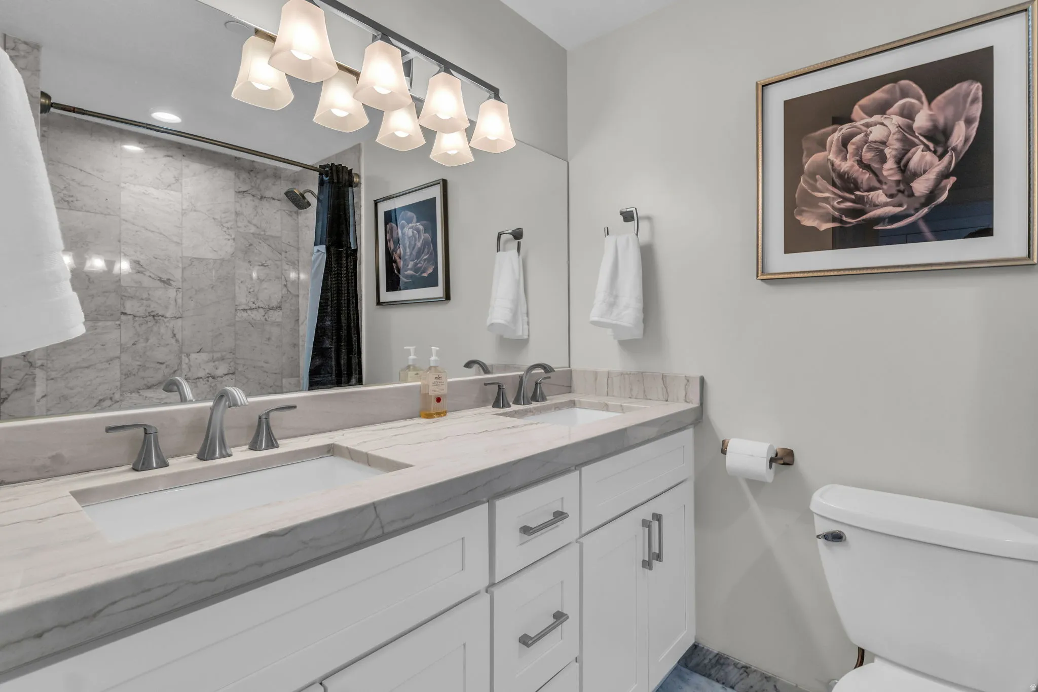 Hall bath with dual sinks