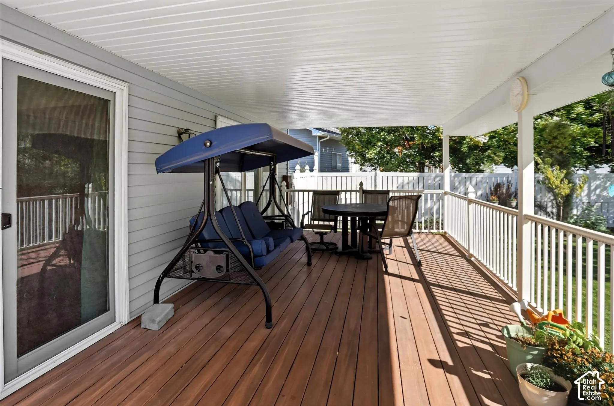 Deck featuring outdoor dining area