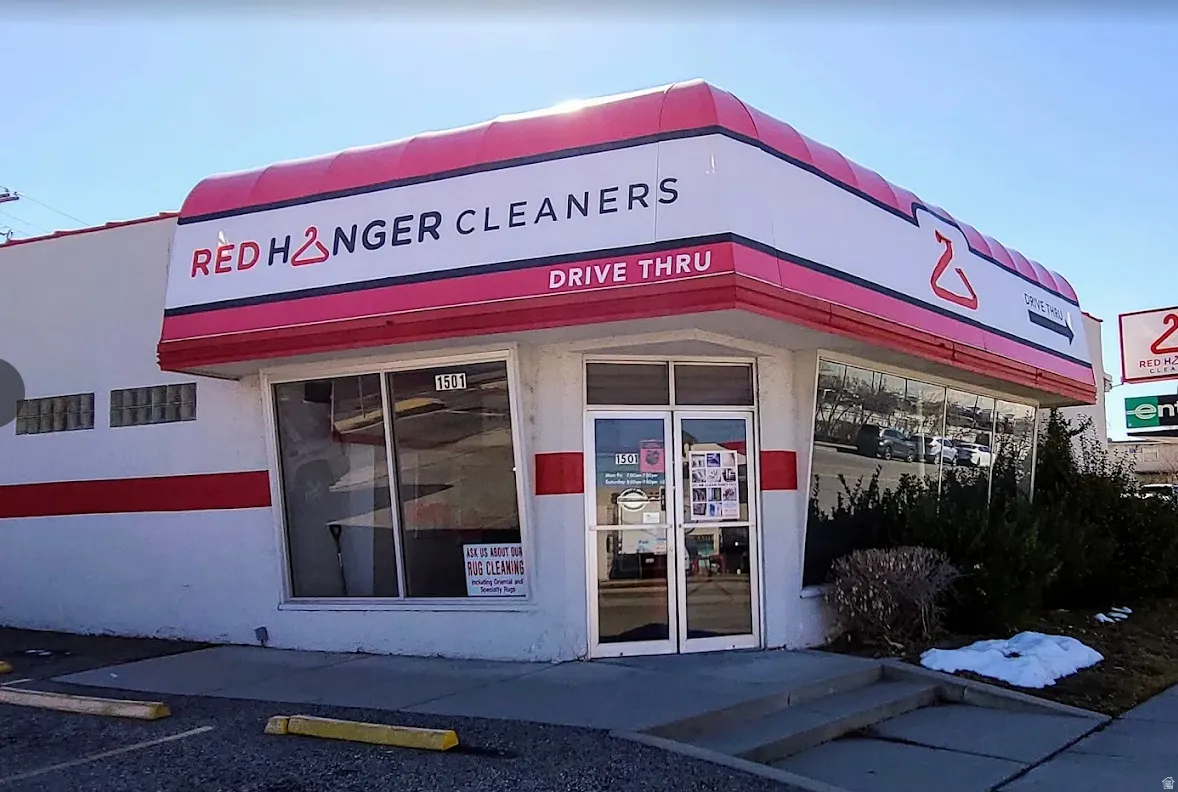 View of commercial location with uncovered parking