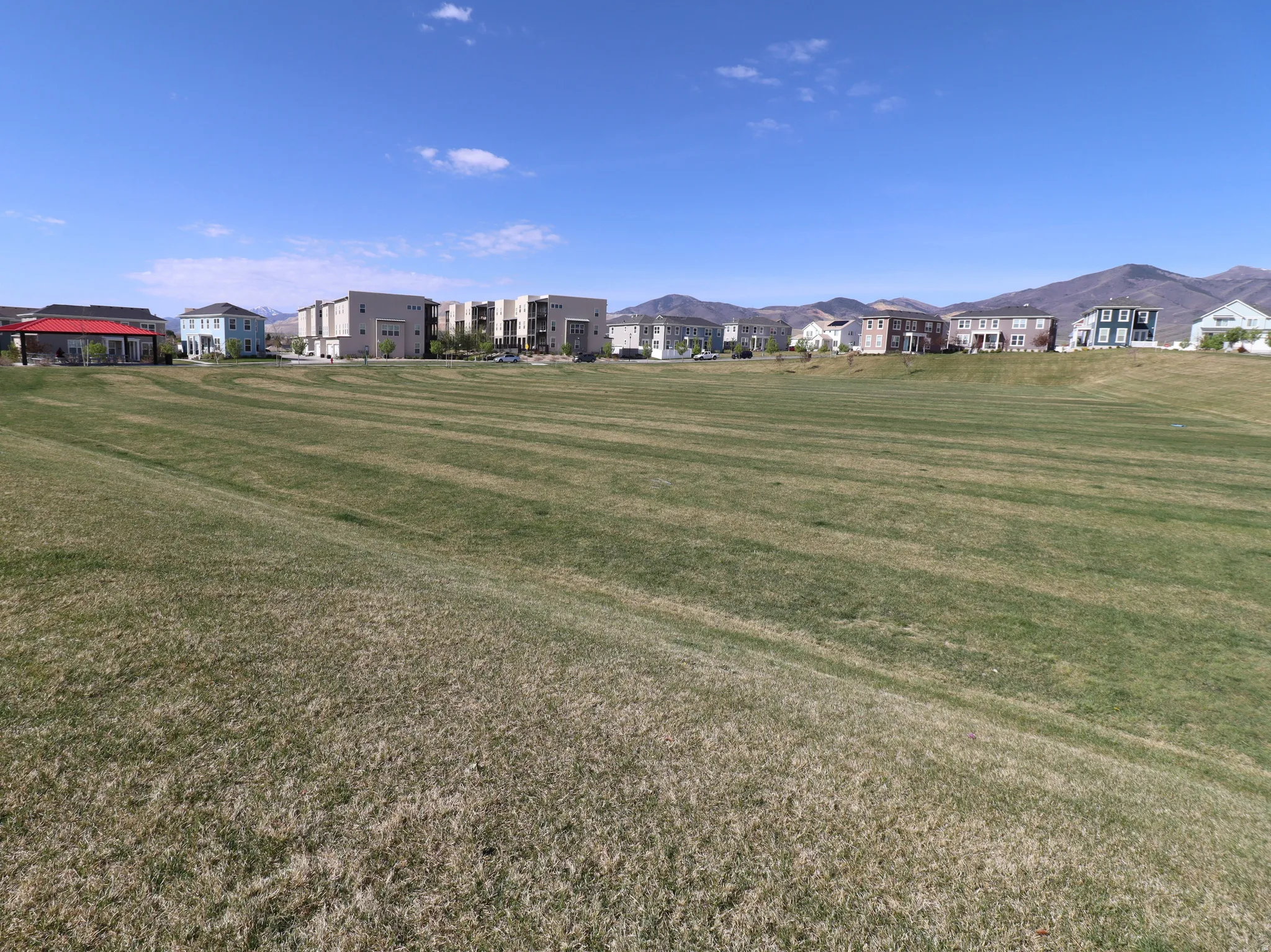 View of grassy yard with a residential view