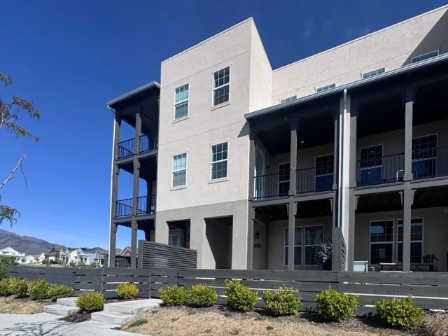 View of apartment building / complex