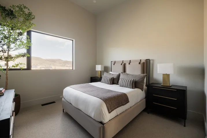 High ceilings and a wide window with a mountain backdrop