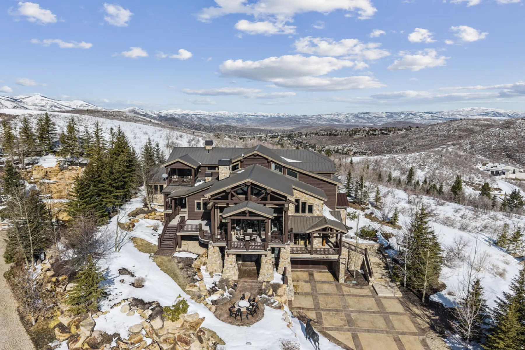 Snowy aerial view with a mountain view