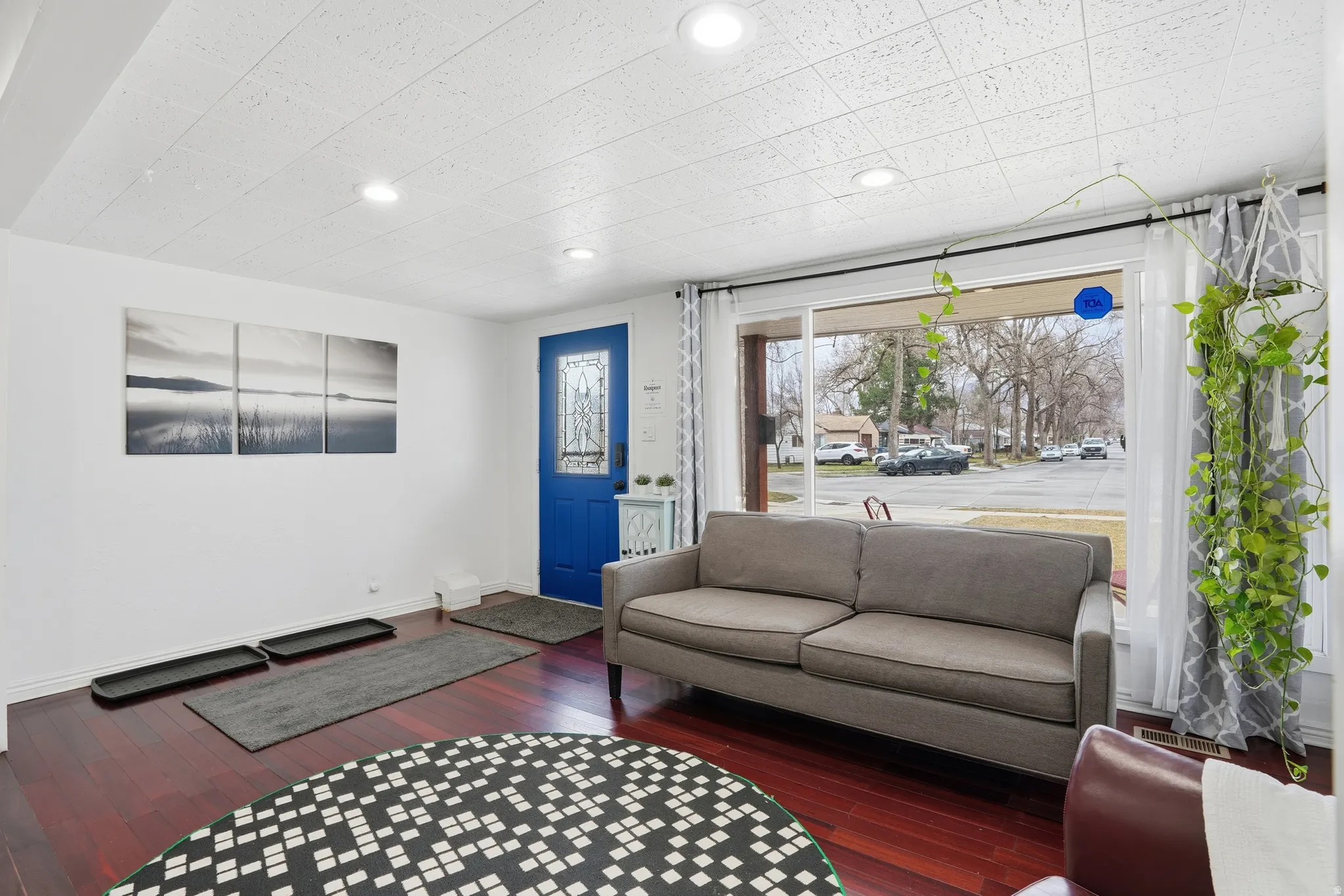 Living room featuring dark wood-style floors and recessed lighting
