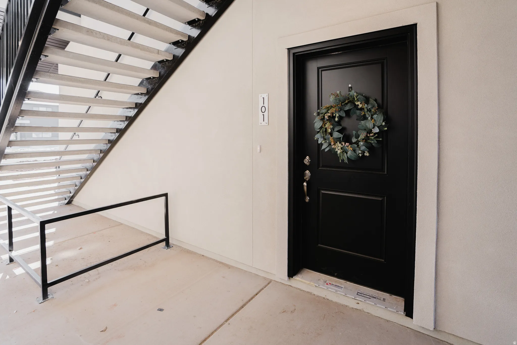 Doorway to property featuring stucco siding