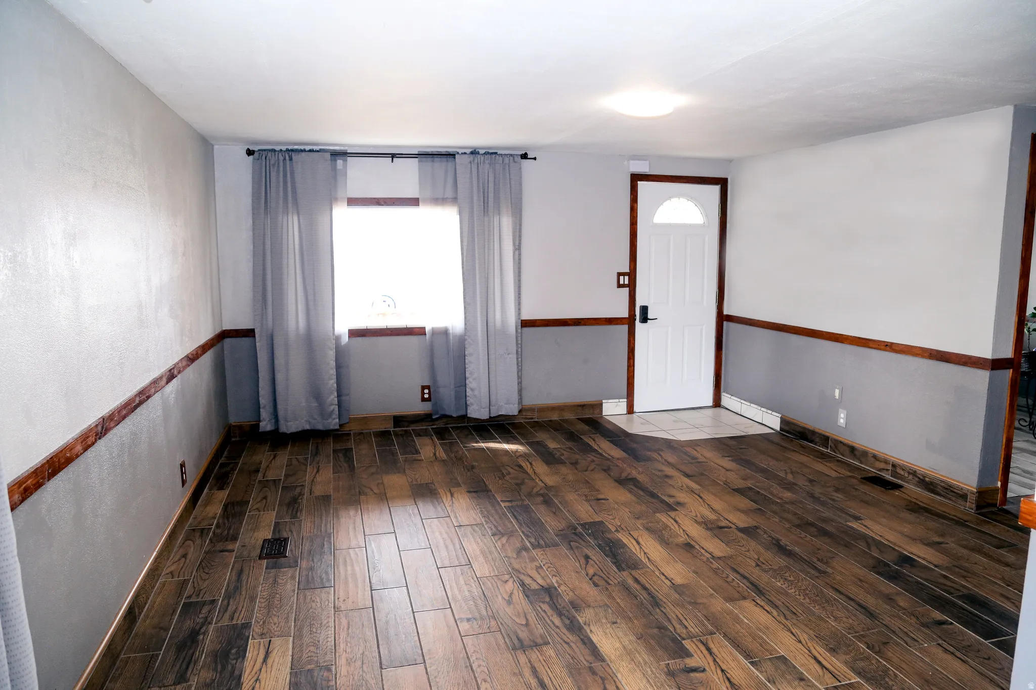Entrance foyer featuring wood tiled floors and baseboards