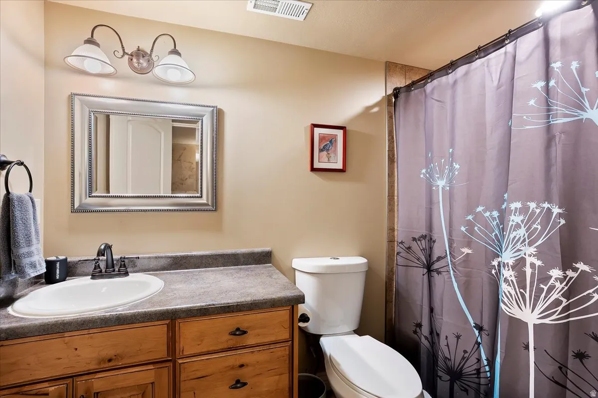 Full bathroom with a shower with shower curtain and vanity