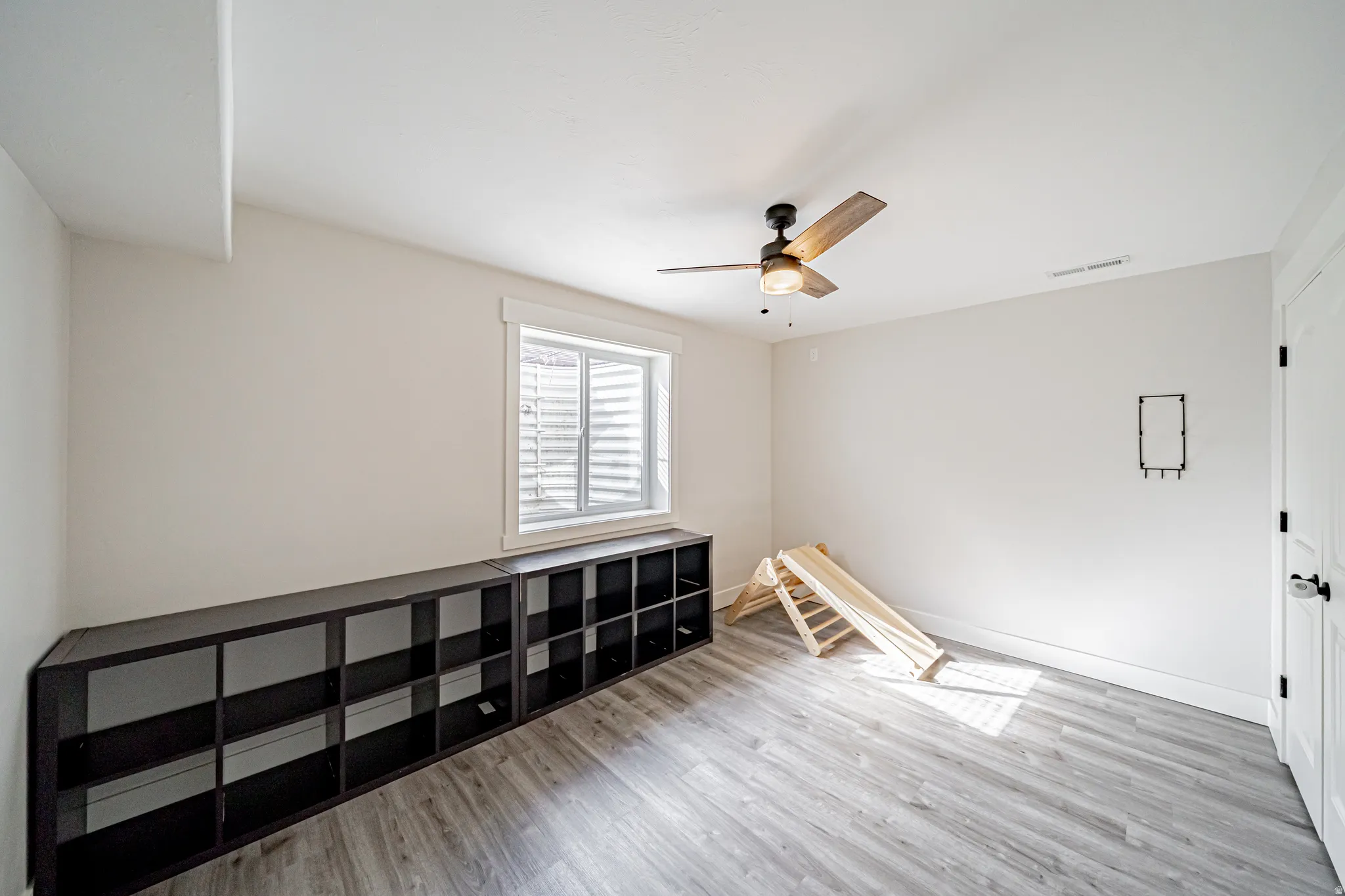 Unfurnished room with light wood-style flooring and a ceiling fan