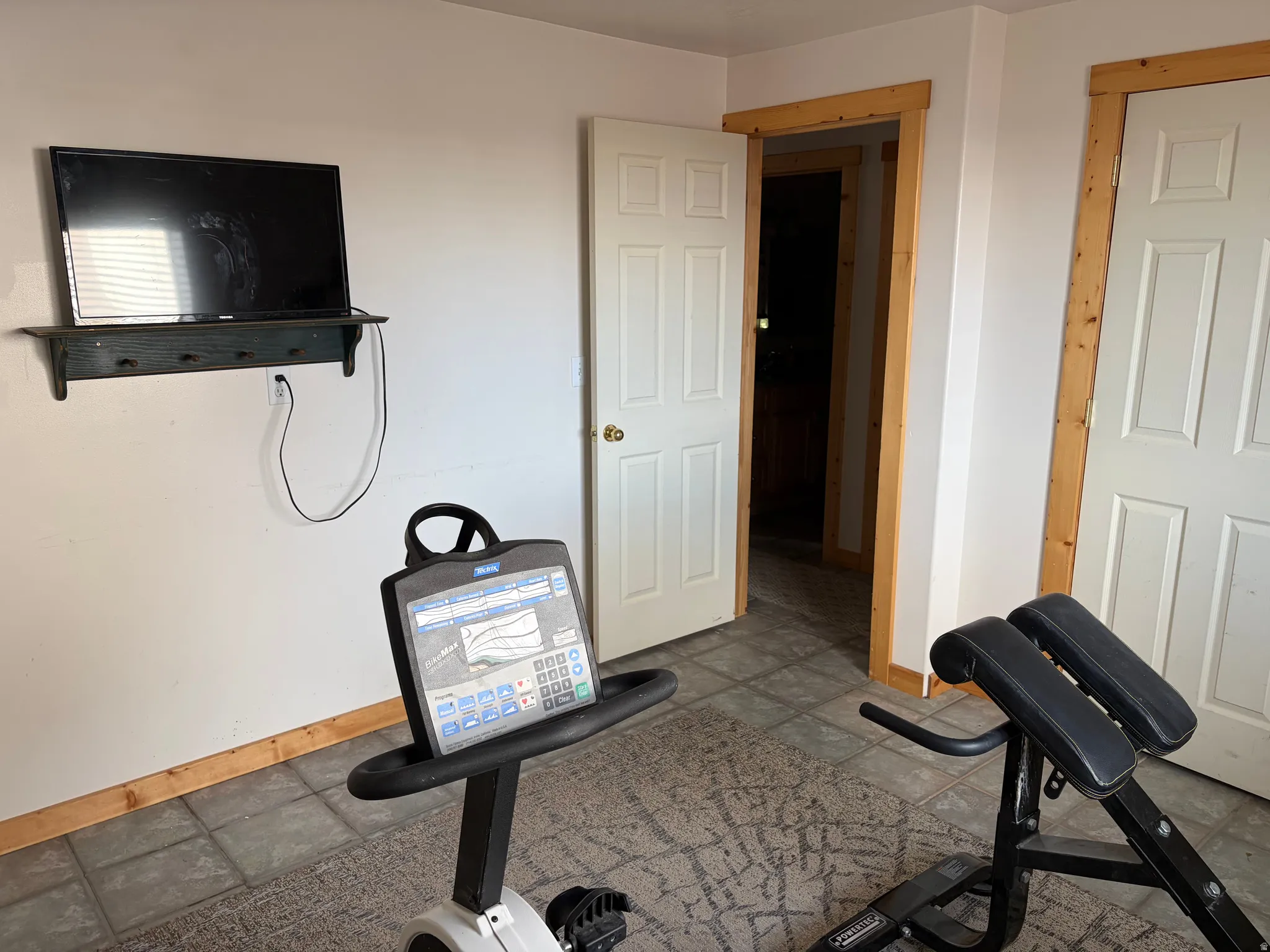 Exercise room with baseboards