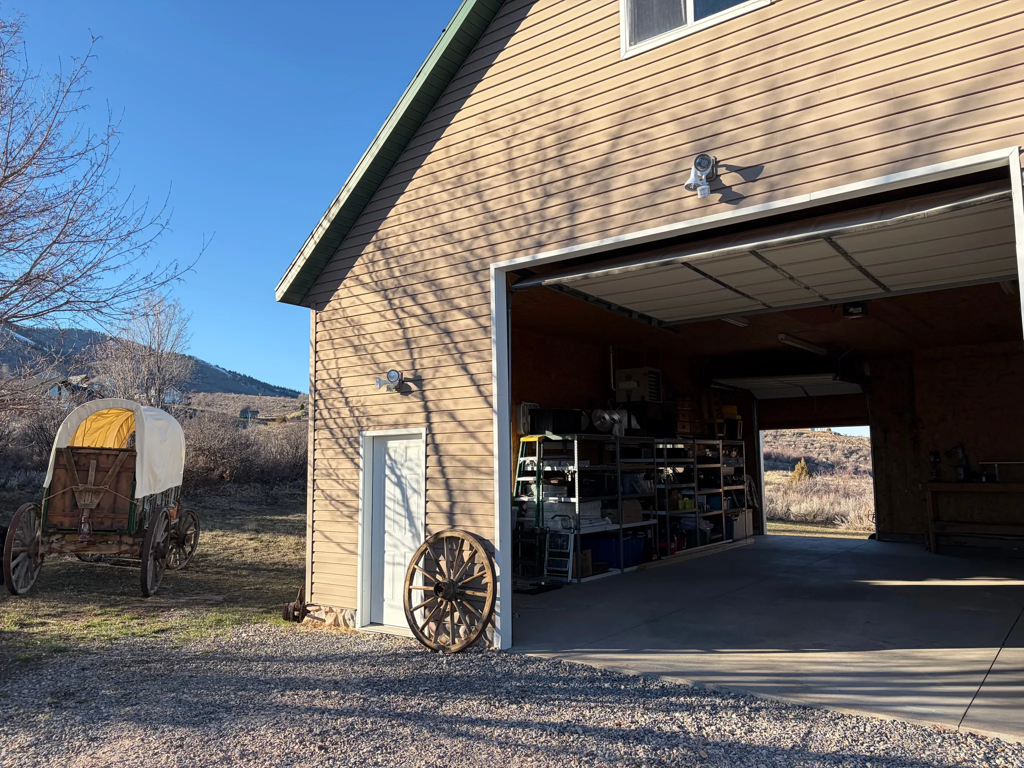 Garage featuring a mountain view