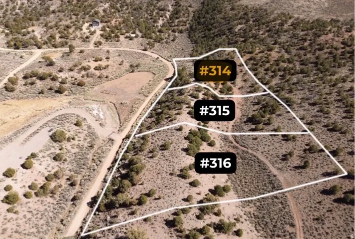 Map / location featuring property parcel outlined