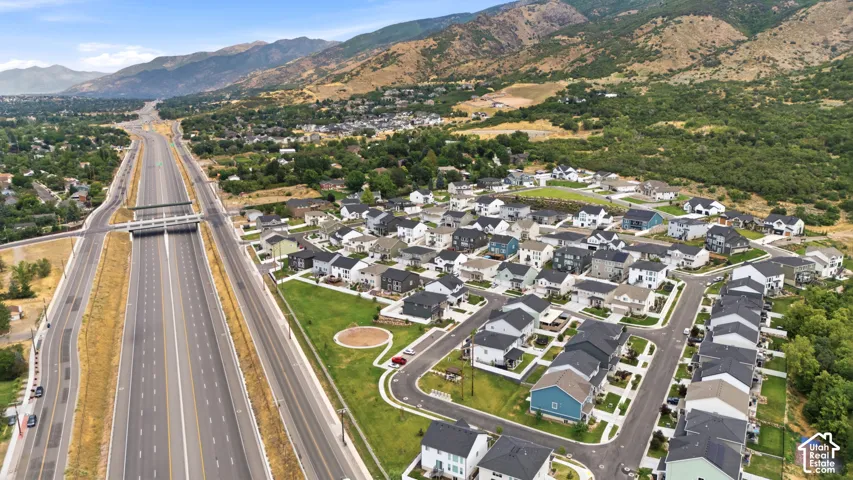 Residential community with multiple home styles and street-level hardscaping