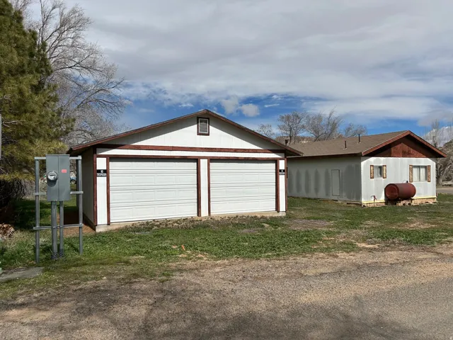 Detached garagel