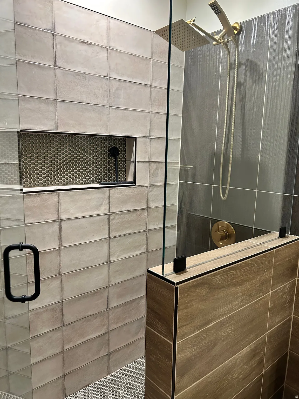Full bath featuring a tile shower