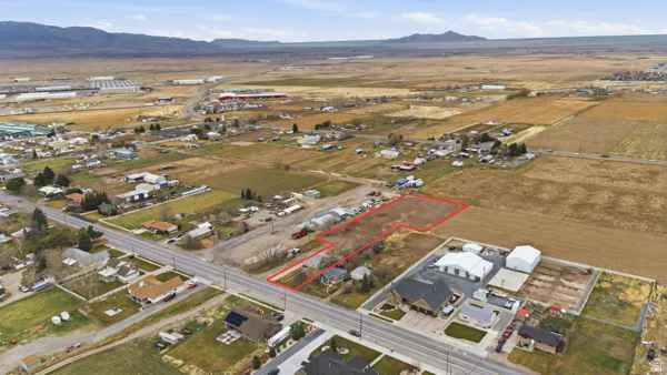 Aerial overview of property's location featuring a mountainous background