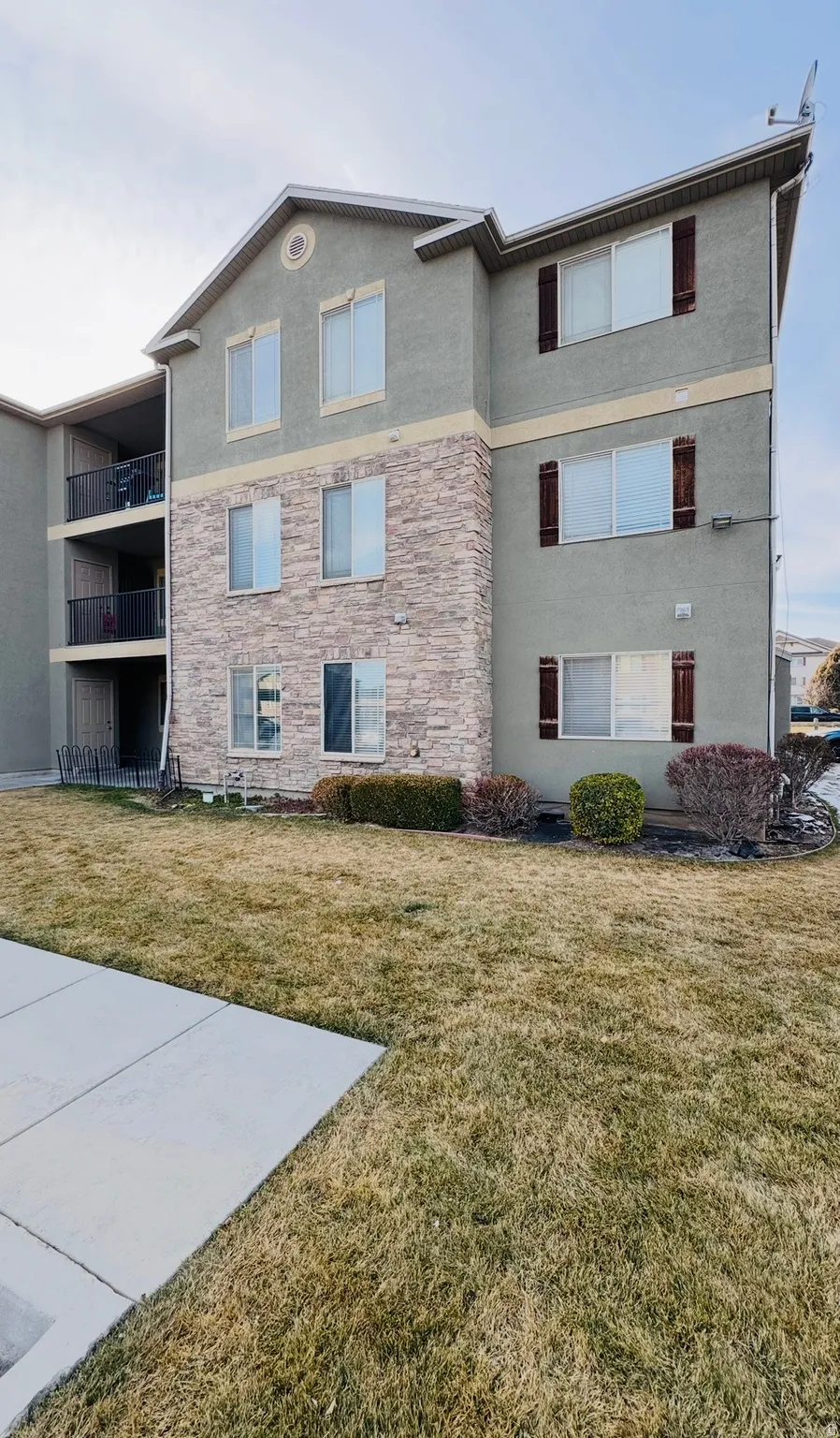View of apartment building / complex