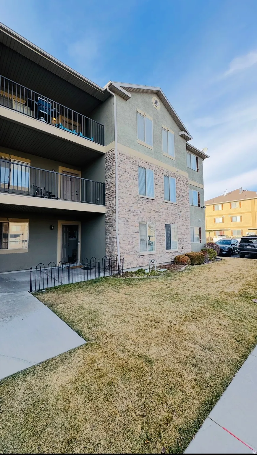 View of apartment building / complex
