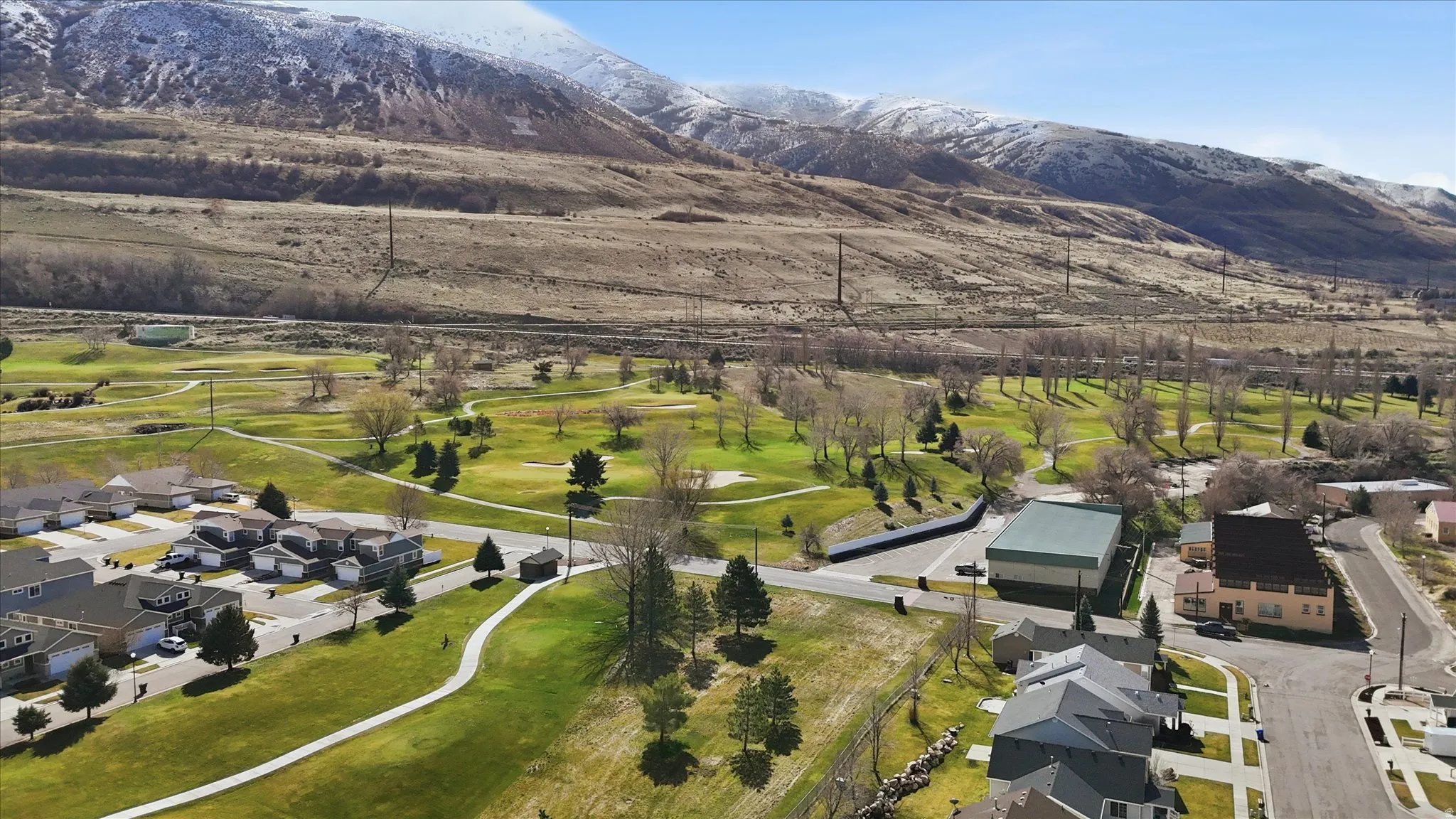 Aerial view of residential area featuring a mountain backdrop