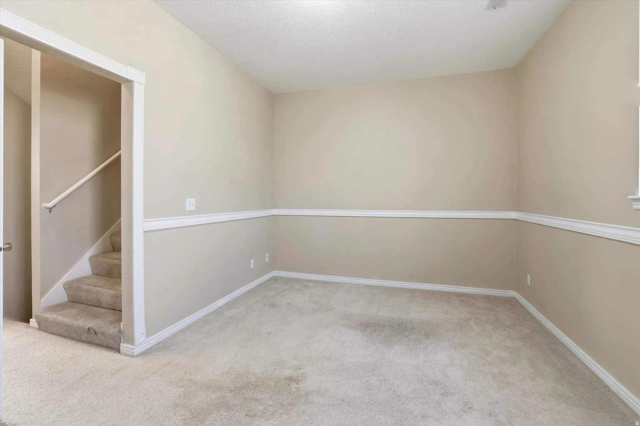 Living room with chair rail