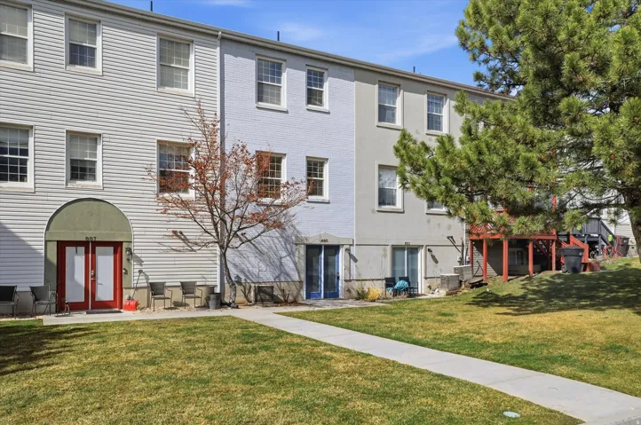 885 S Arapaho Ct, Unit with the blue door