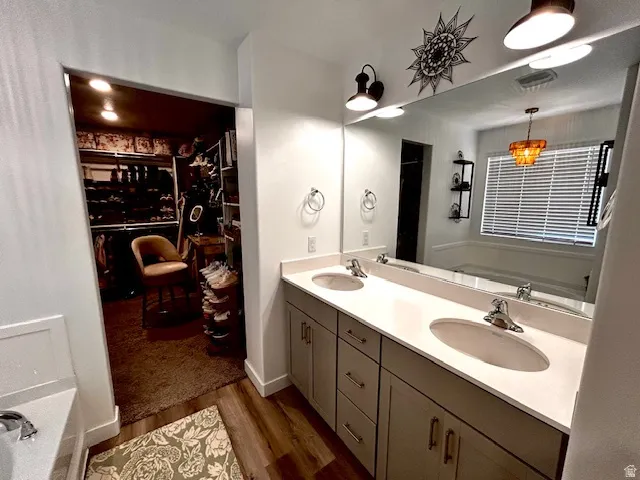 Primary's Bathroom