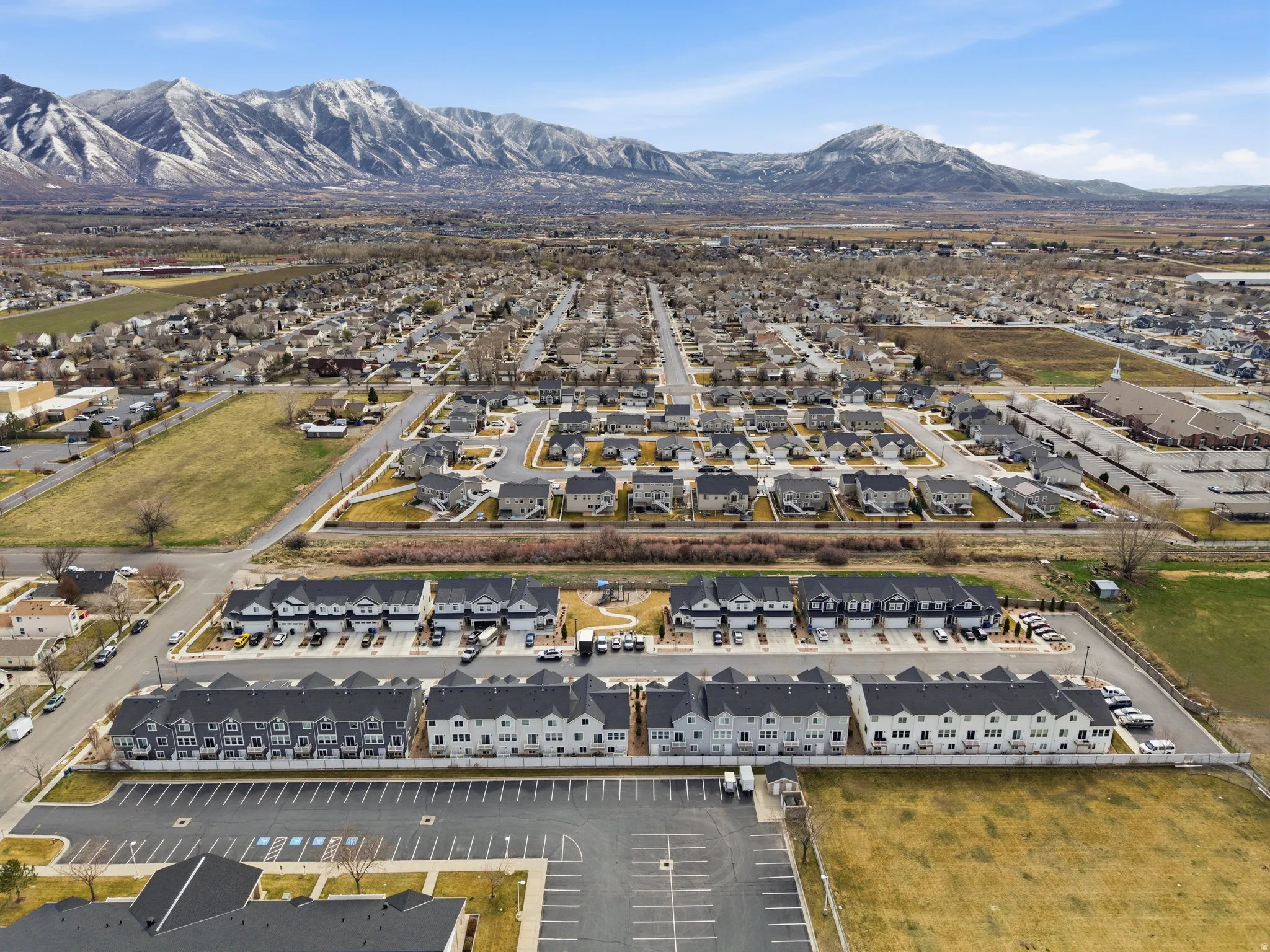 Aerial view of property's location featuring a mountainous background and nearby suburban area