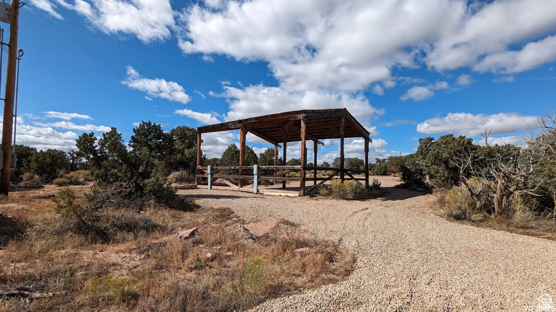 View of yard with an outbuilding