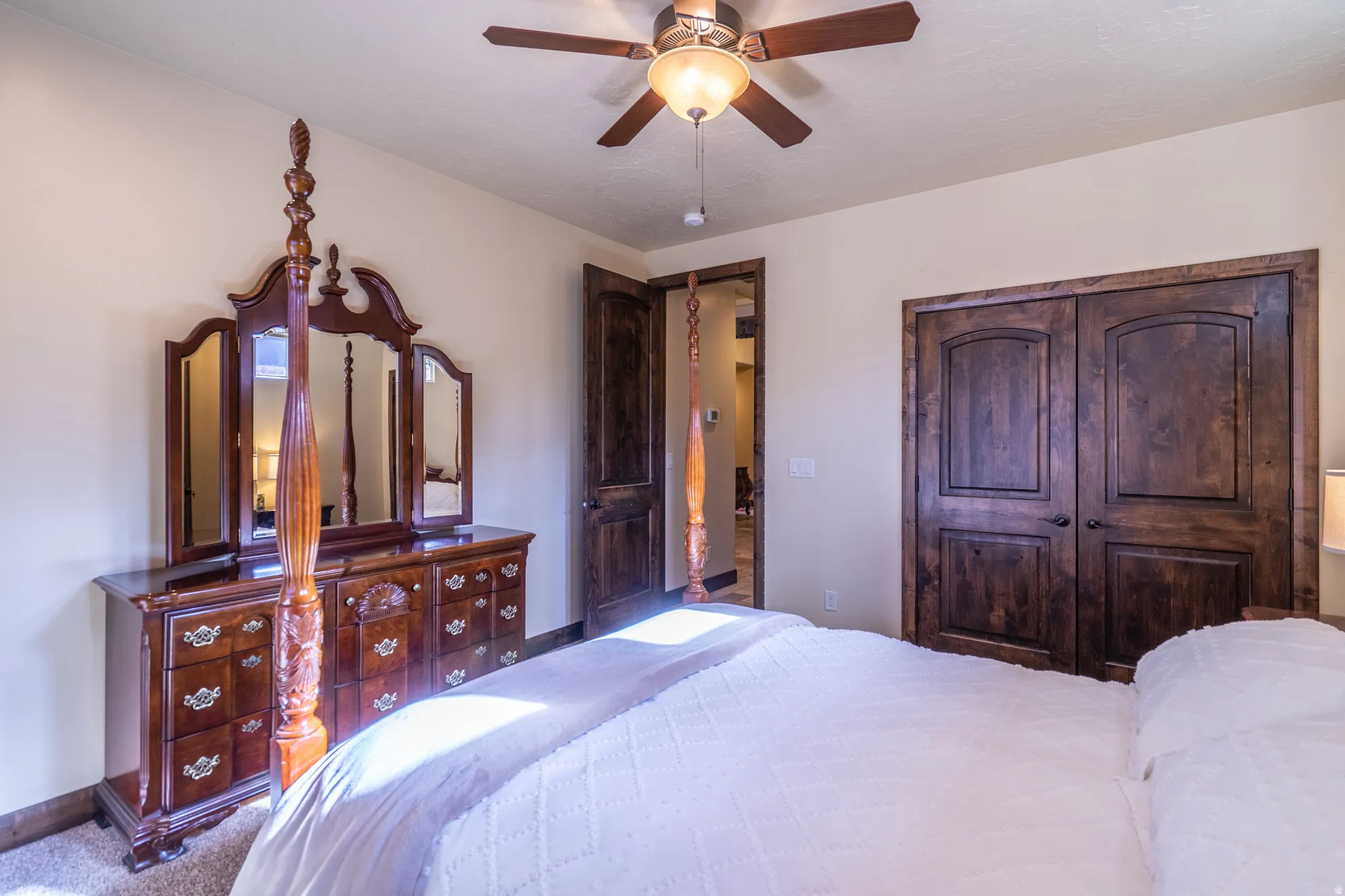 Bedroom featuring carpet, ceiling fan, and a closet