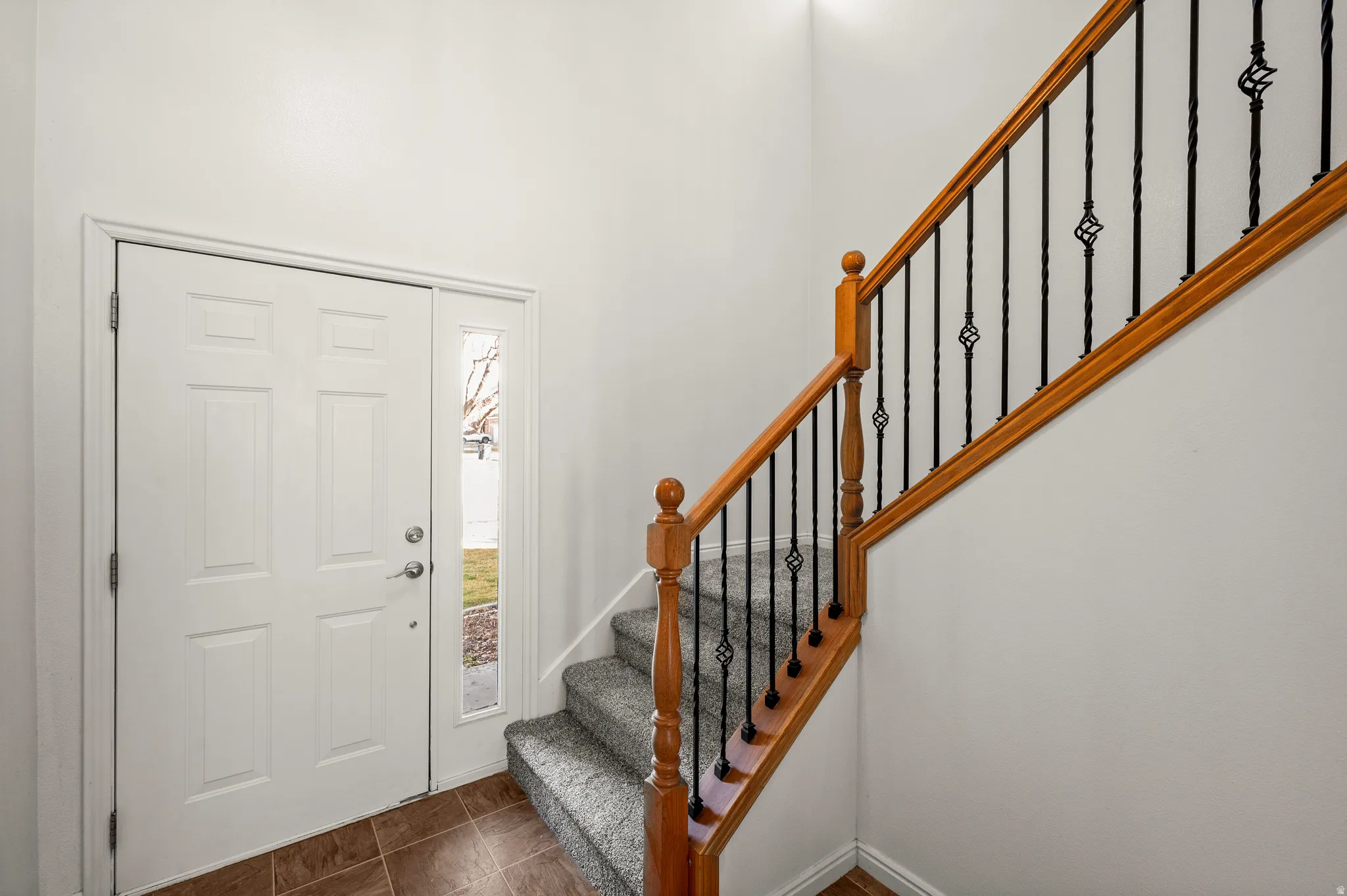Beautiful Entrance, featuring a wide staircase to upstairs.