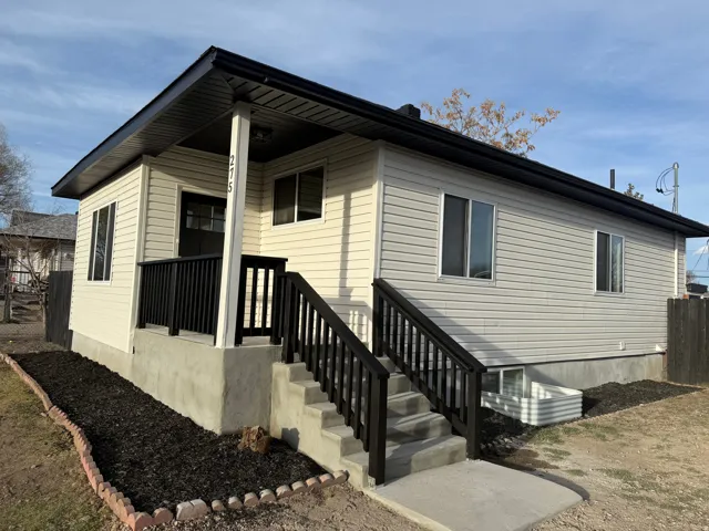 View of home's exterior