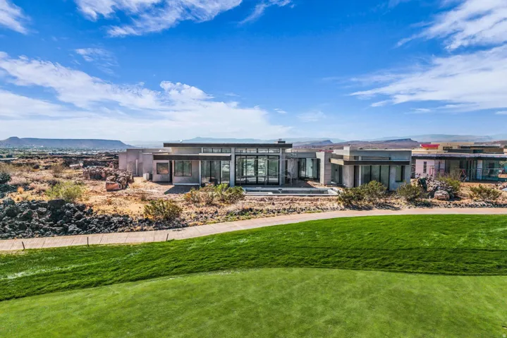 2415 South Village Dr #3, Santa Clara, Utah 84765